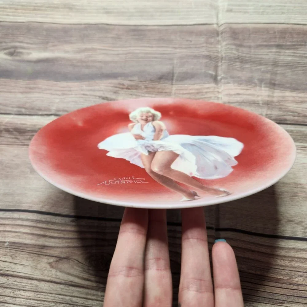 Marilyn Monroe The Seven Year Itch Collector Plate Art by Chris Notarile DELPHI